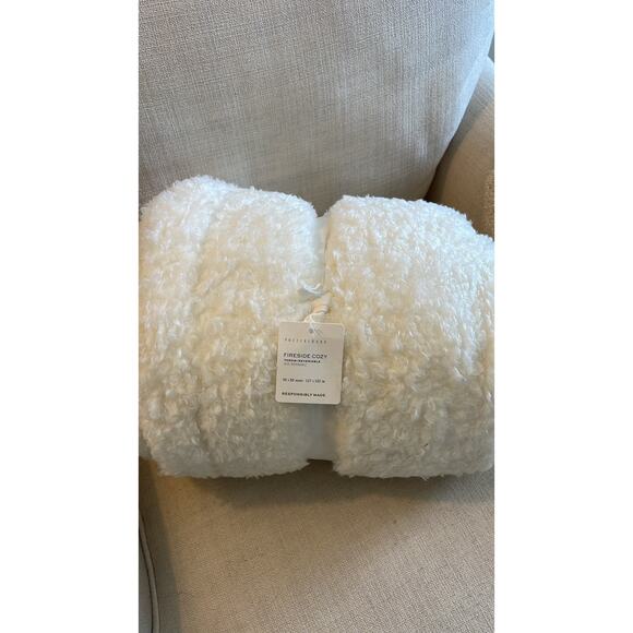 New Pottery Barn Fireside Cozy Throw Teddy Faux Fur 50x60” Ivory Reversible Soft - Picture 2 of 3